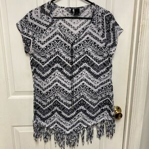 3/$20 bundle and save… 
Black and white ladies top size xl